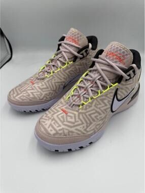 Nike LeBron NXXt Genisus Platinum Violet/Off Noir M10.5 New